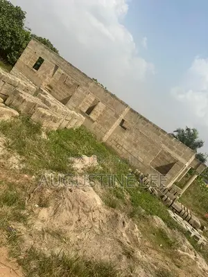 6bedroom Self Contained House for Sale