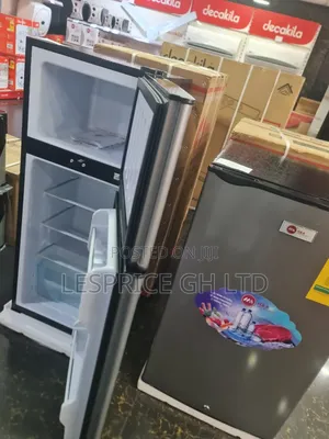 H a Top Freezer Refrigerator - Cold Storage!