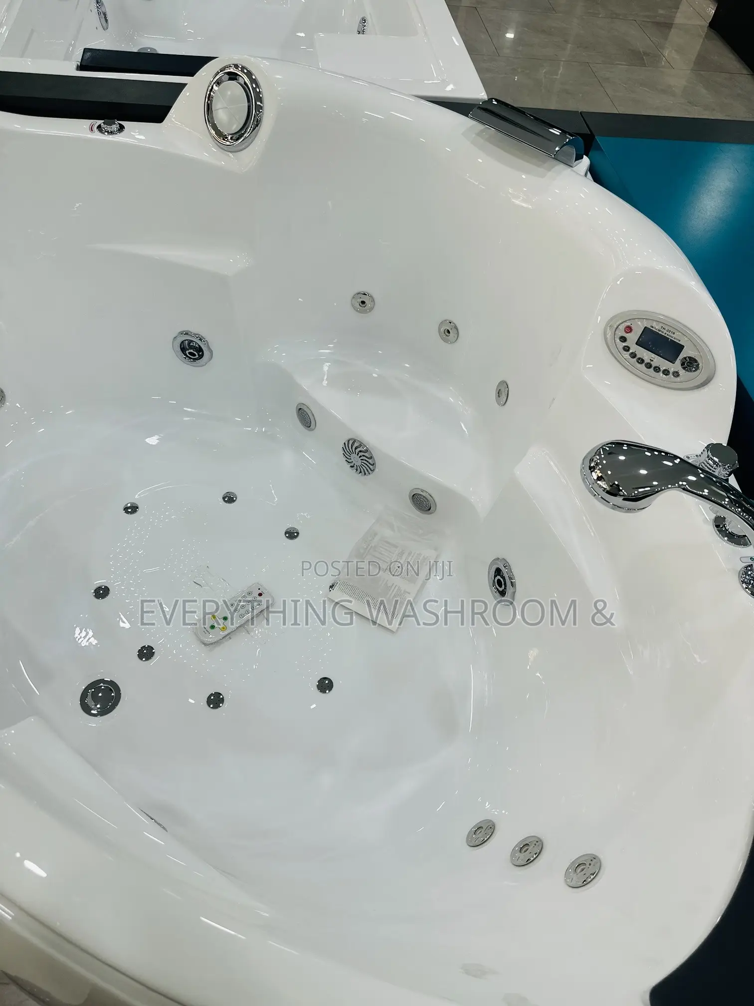 Massaging Bathtub_corner Jacuzzi