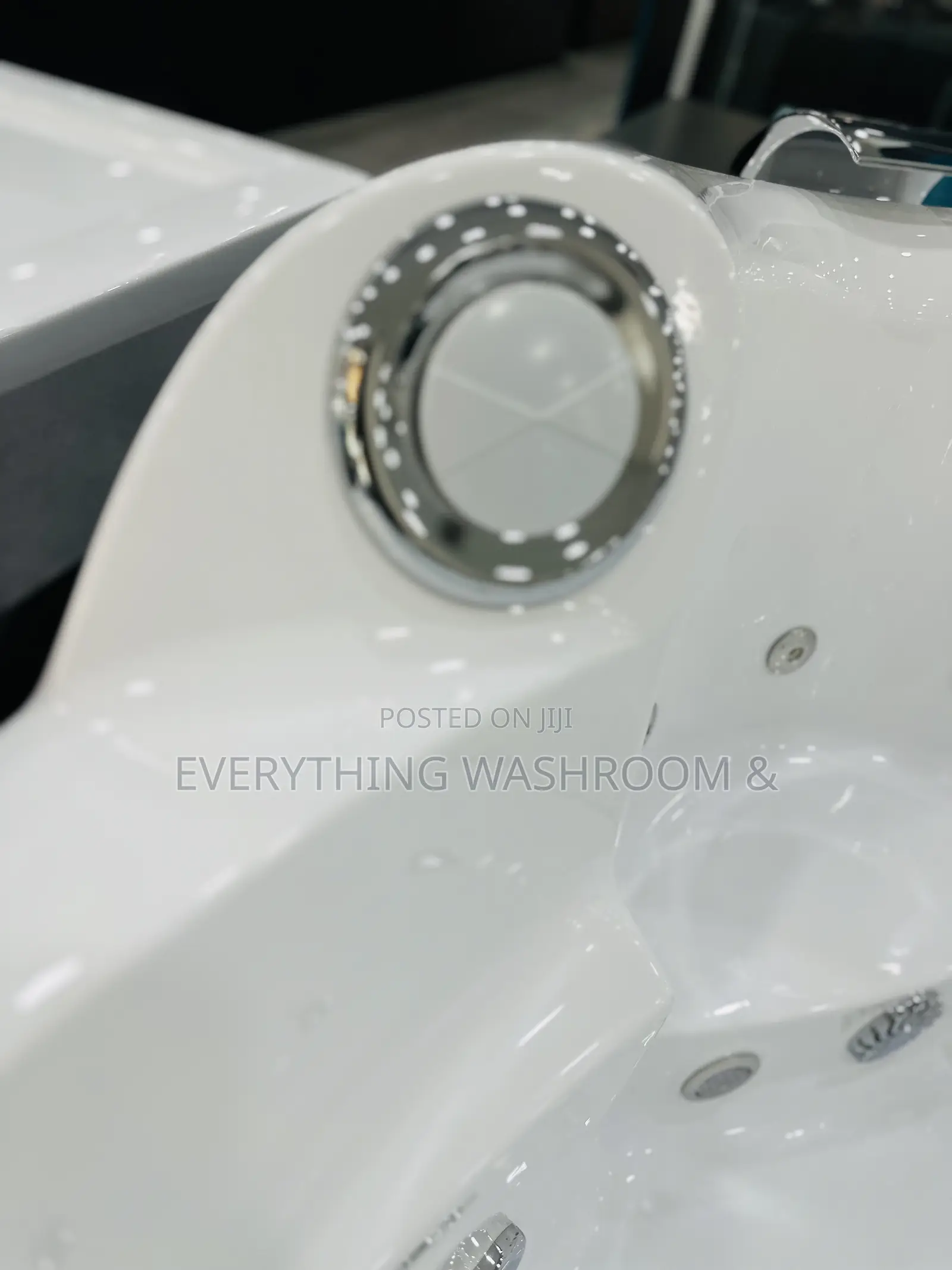 Massaging Bathtub_corner Jacuzzi