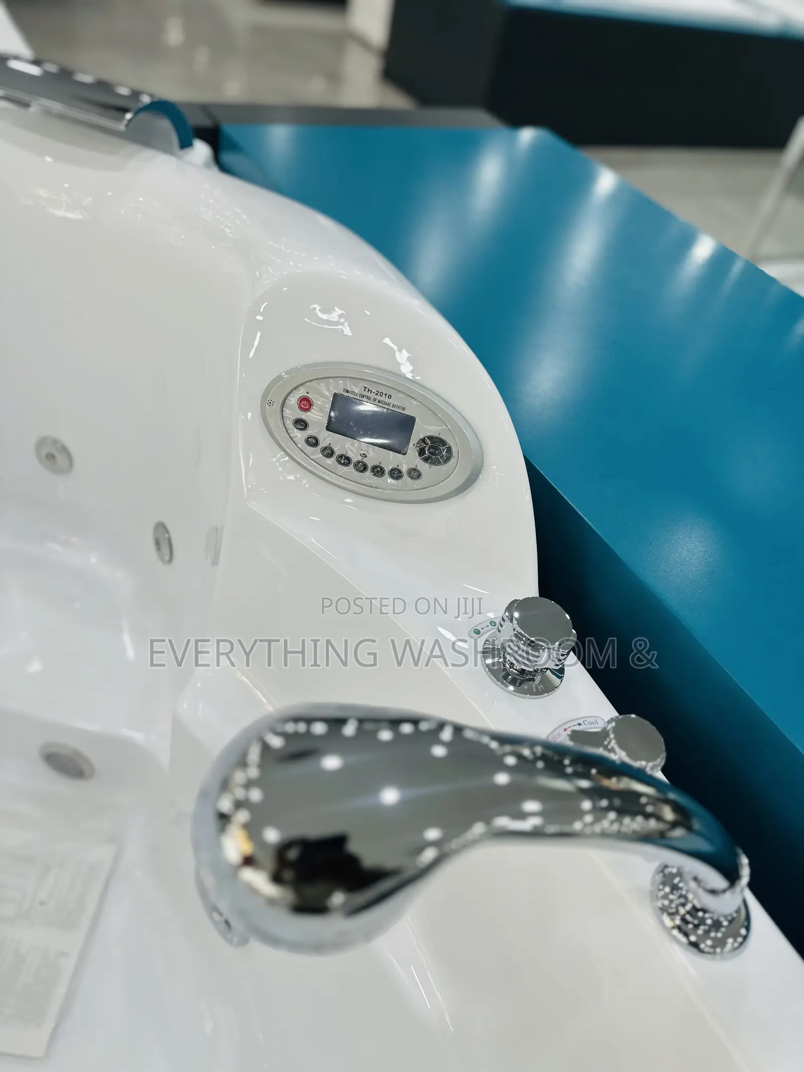 Massaging Bathtub_corner Jacuzzi