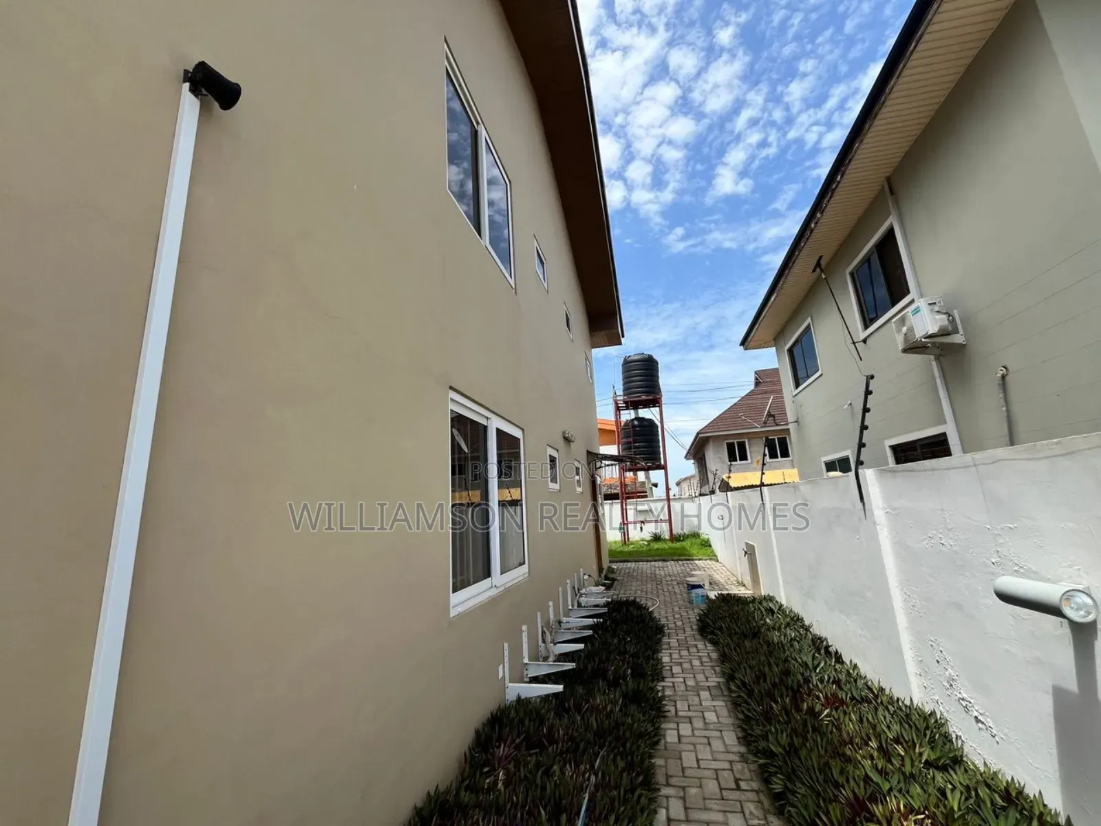 3bdrm House in Community 18 Area, Spintex for sale