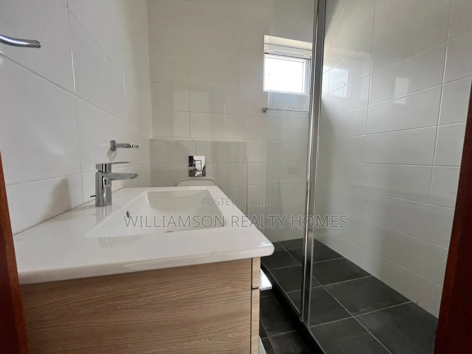 3bdrm House in Community 18 Area, Spintex for sale