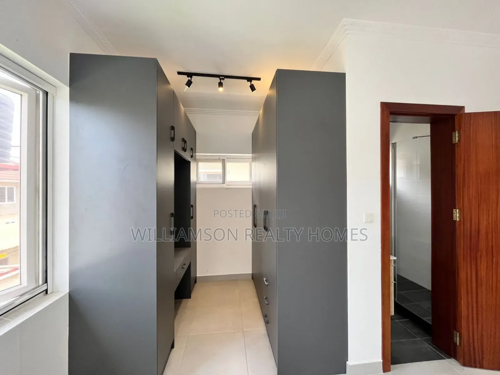 3bdrm House in Community 18 Area, Spintex for sale