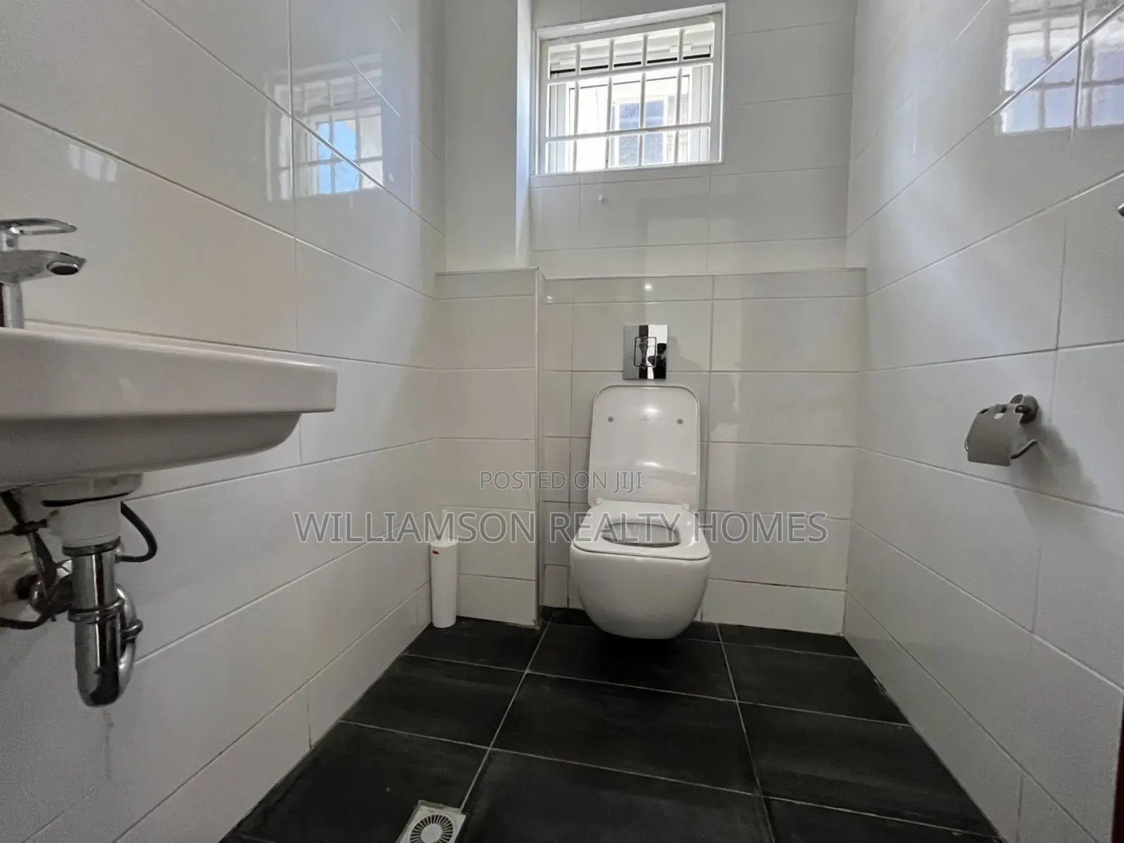3bdrm House in Community 18 Area, Spintex for sale