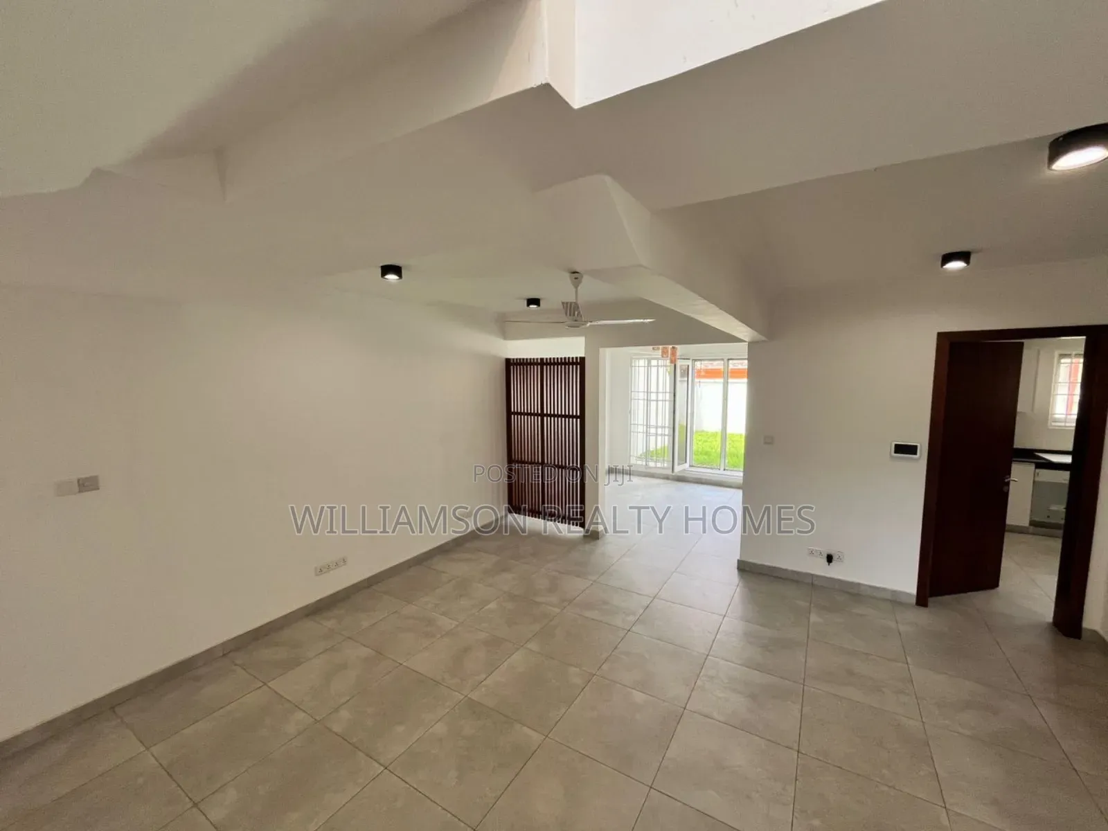 3bdrm House in Community 18 Area, Spintex for sale
