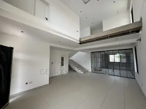 4bdrm House in School Junction, Ashaley Botwe for sale