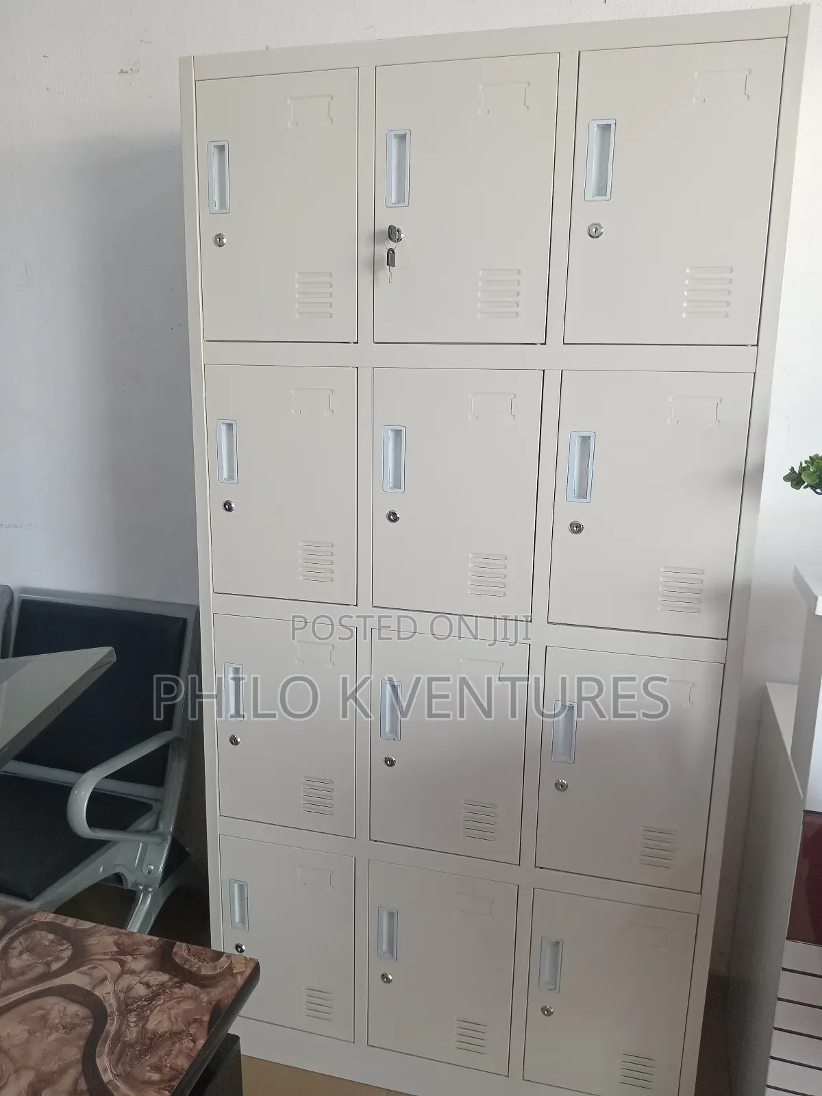 12 Locker Metal Cabinet