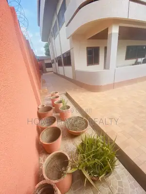 5bdrm House in Abc, Achimota for sale