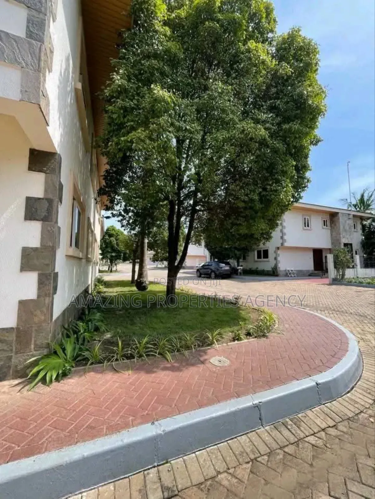 4bdrm Townhouse / Terrace in Cantonments for rent