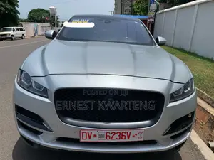 Photo - Jaguar F-Pace 2017 Gray