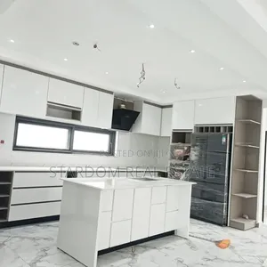 4bdrm Duplex in Adjiriganor for sale