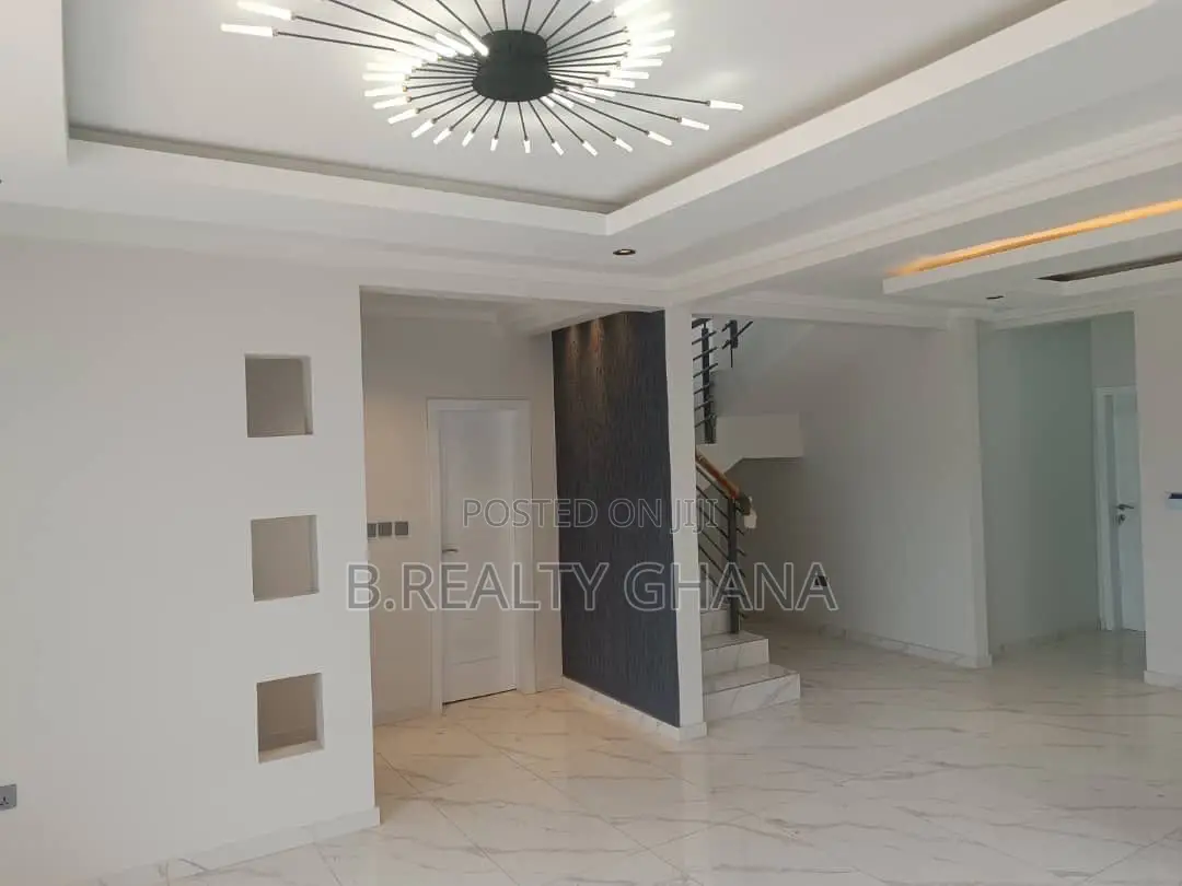 4bdrm House in Oyarifa for sale