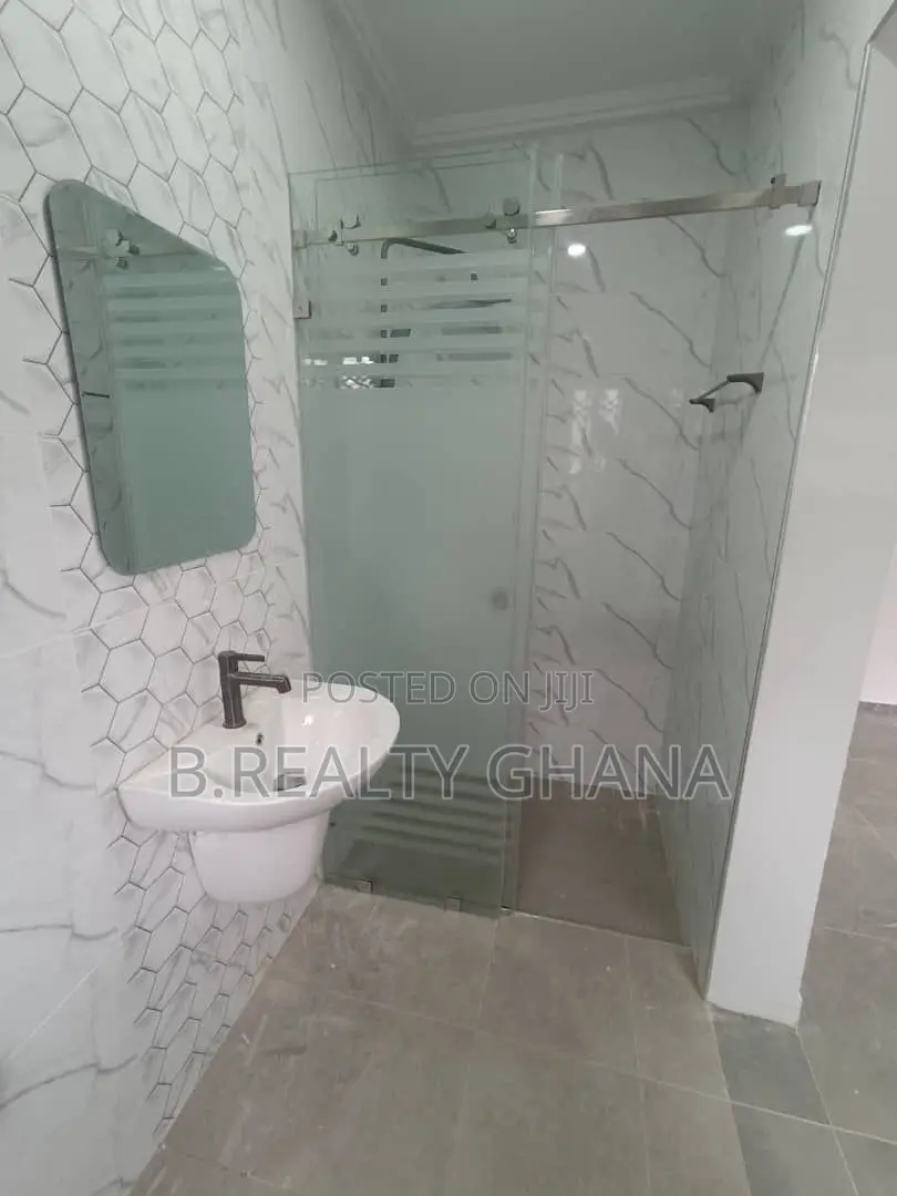 4bdrm House in Oyarifa for sale