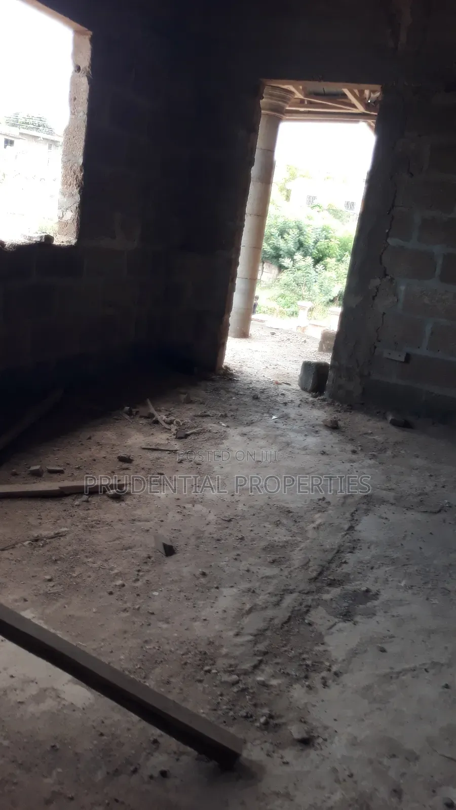 8bdrm House in Gbawe for sale