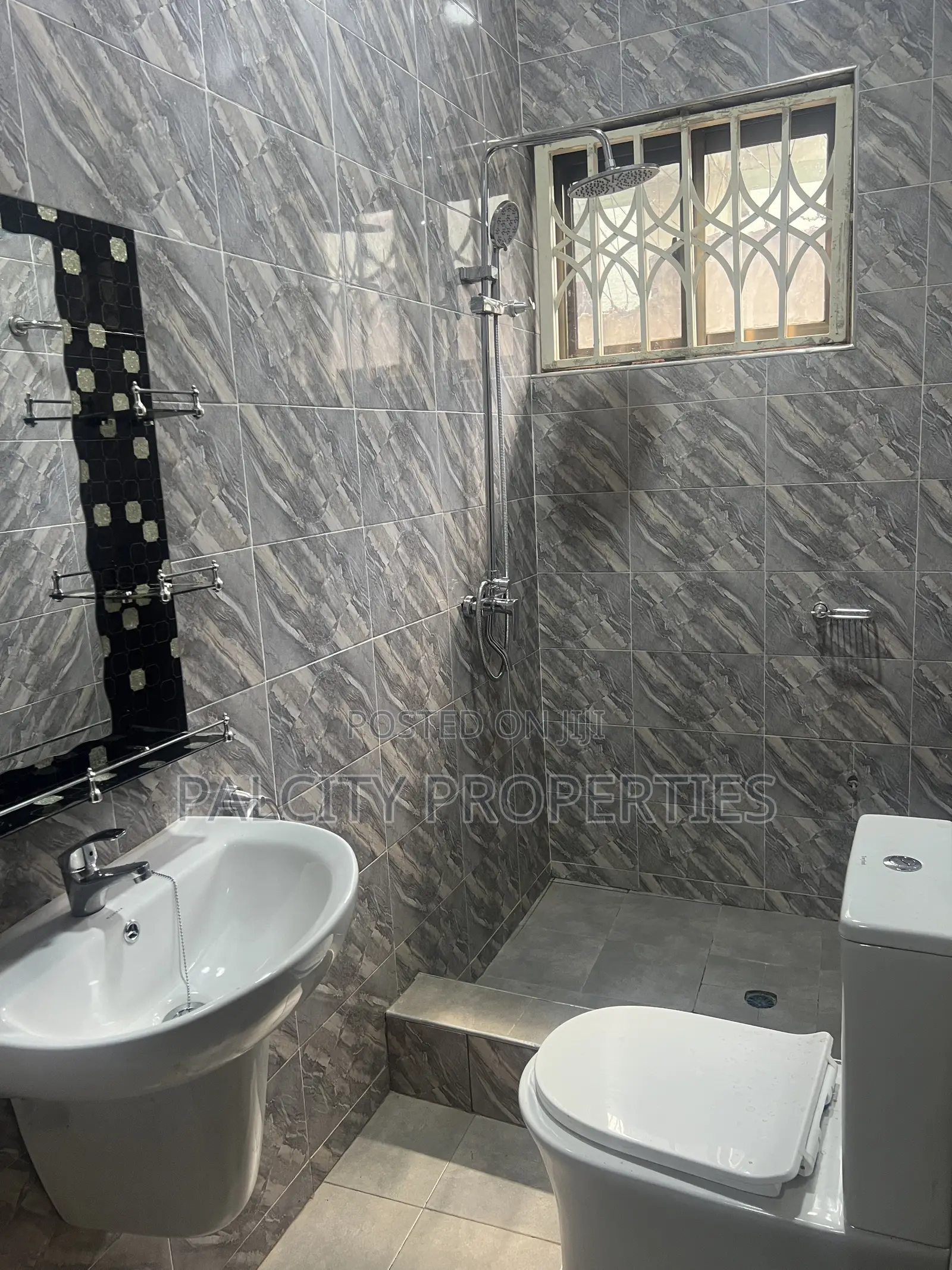 6bdrm House in Santasi Kokoben, Kumasi Metropolitan for sale