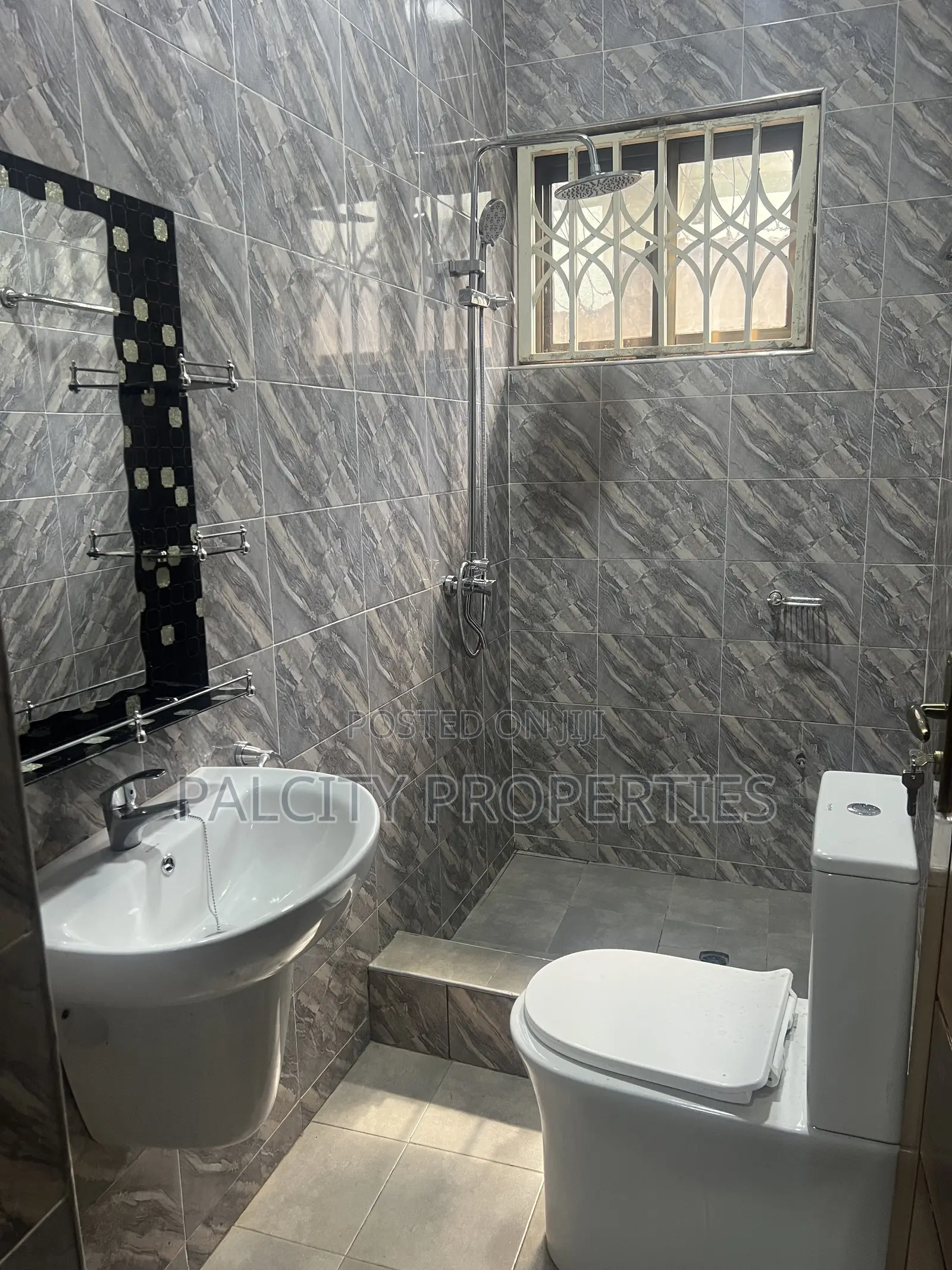 6bdrm House in Santasi Kokoben, Kumasi Metropolitan for sale