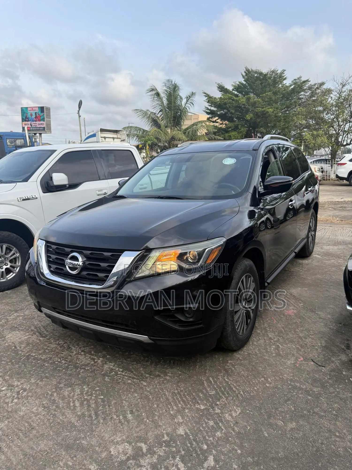 Nissan Pathfinder S 4dr 4x4 (3.5L 6cyl) 2017 Black