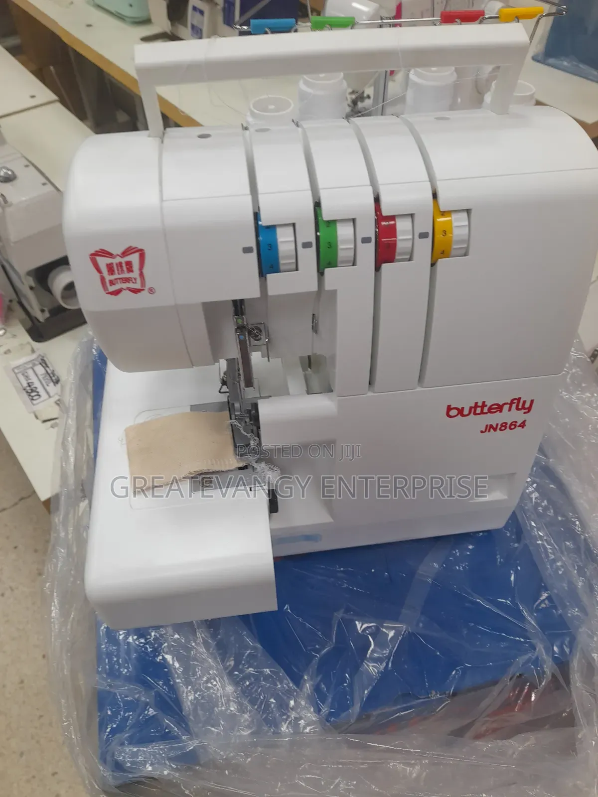 Brandnew 4 Thread Knitting Machine Selling
