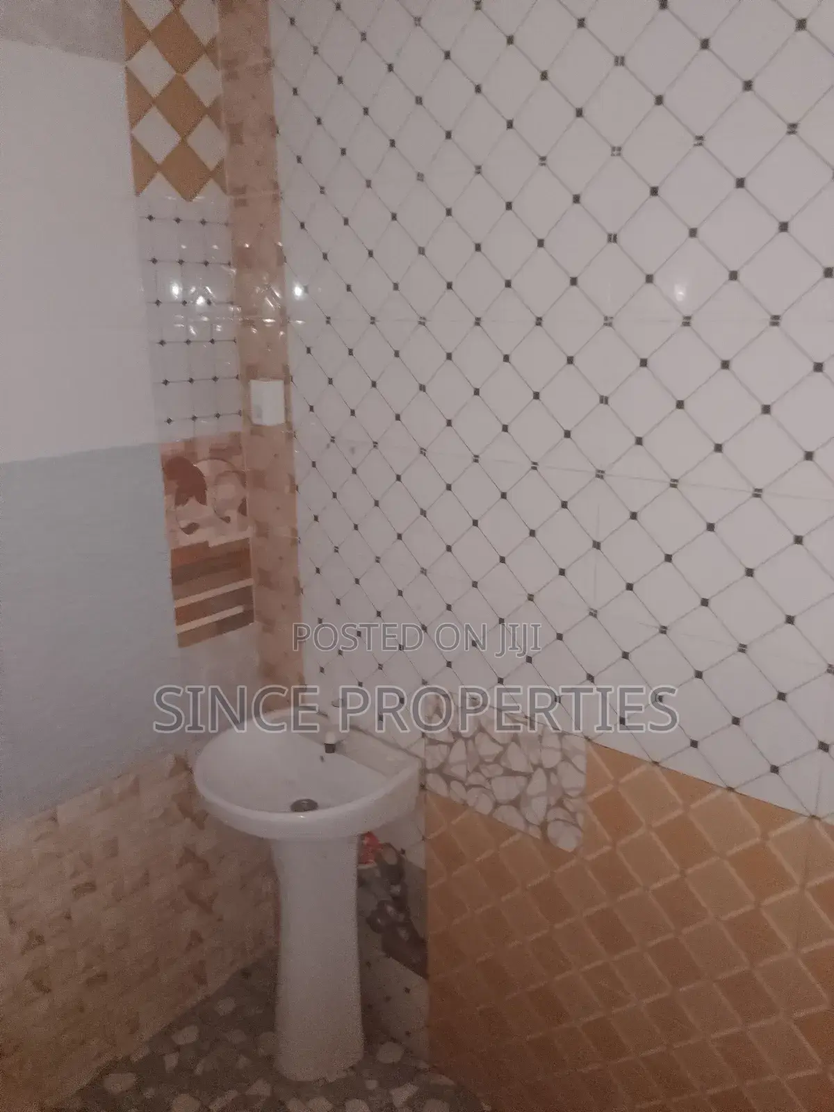 2bdrm Apartment in Sinco Properties, Madina for rent