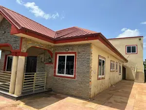 7bdrm House in Eastlegon Hills, School Junction for sale