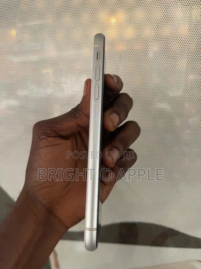 New Apple iPhone XR 64 GB White