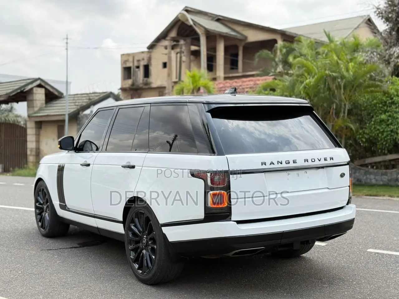 Land Rover Range Rover 3.0L V6 Turbocharged Diesel HSE Td6 2019 White