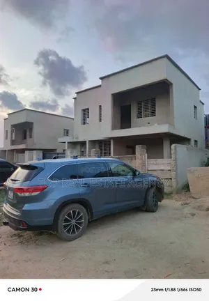 4bdrm Duplex in ,, Close To K. Boat, Dome for sale
