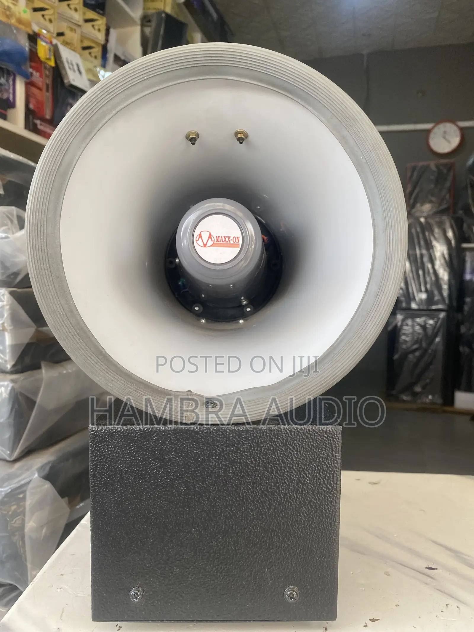 Maxx-on P A Megaphone With Amplifier Rechargeable