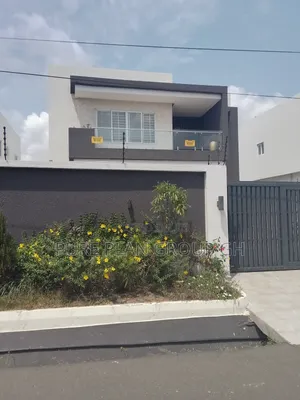 2bdrm Apartment in Abelemkpe, Lincoln School Area for rent
