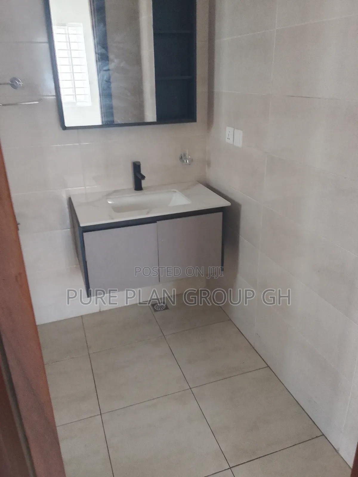2bdrm Apartment in Abelemkpe, Lincoln School Area for rent