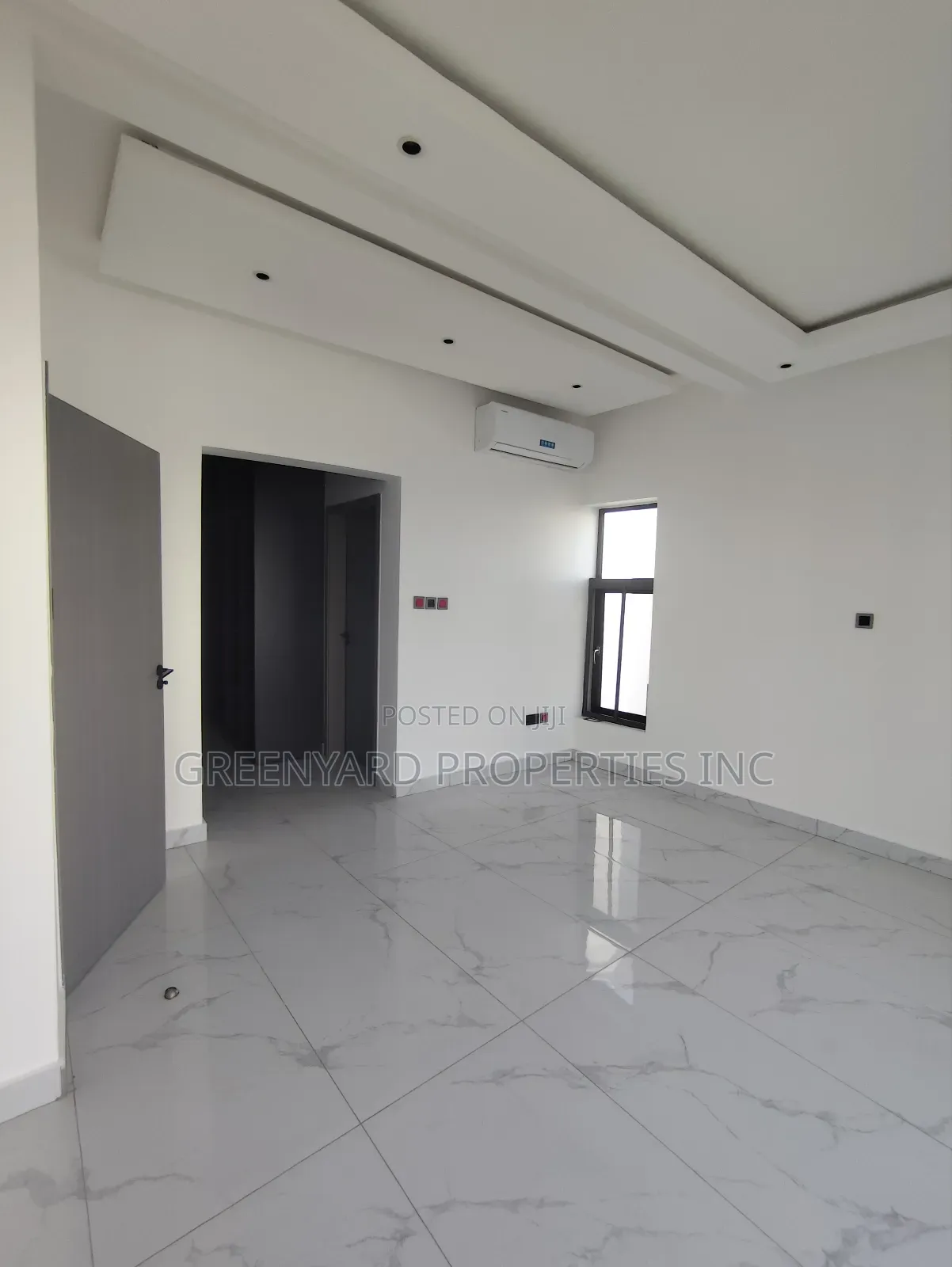 4bdrm Townhouse/Terrace in American House, East Legon for sale
