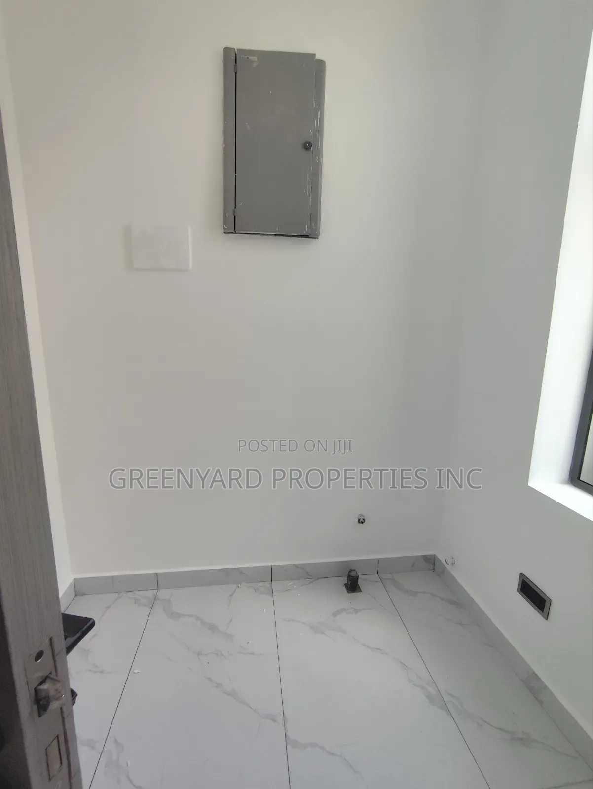4bdrm Townhouse/Terrace in American House, East Legon for sale
