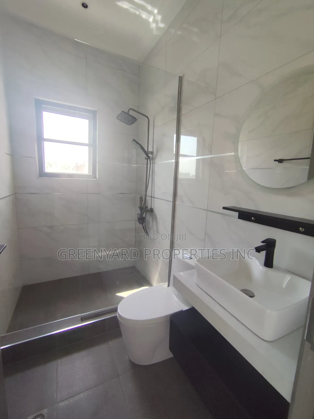 4bdrm Townhouse/Terrace in American House, East Legon for sale