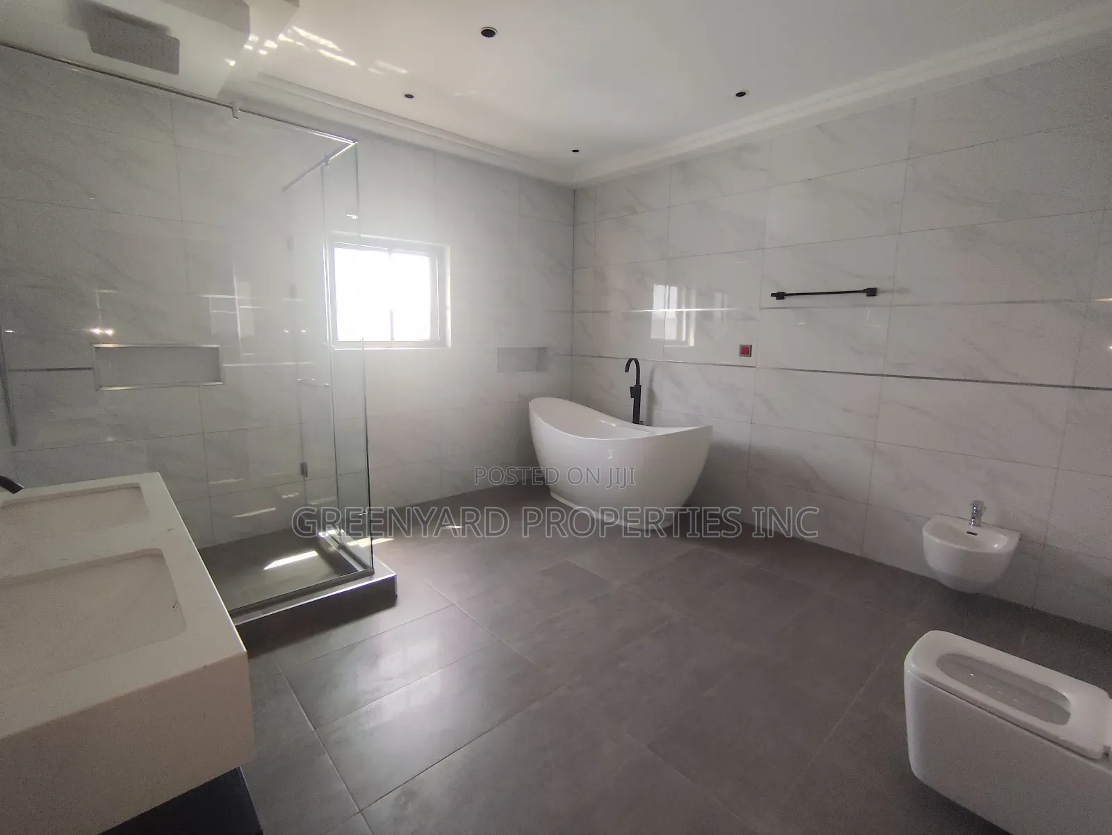 4bdrm Townhouse/Terrace in American House, East Legon for sale