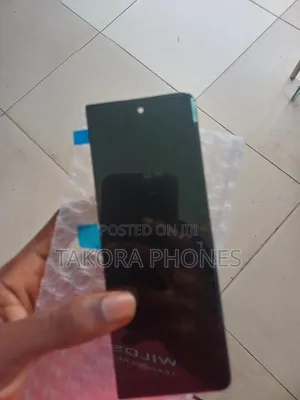 Photo - Samsung Galaxy Z Fold 3 Screen