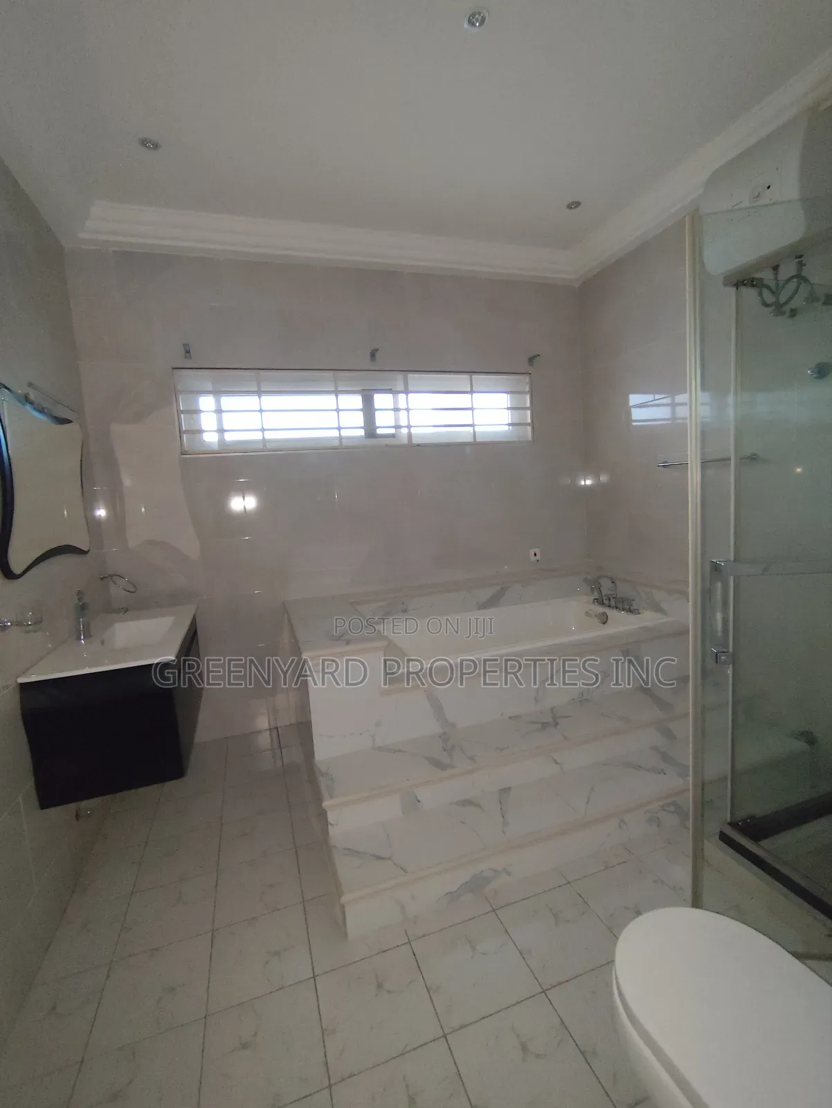 4bdrm House in A&C, East Legon for rent
