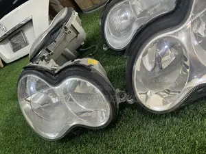 Mercedes C 230 Headlight