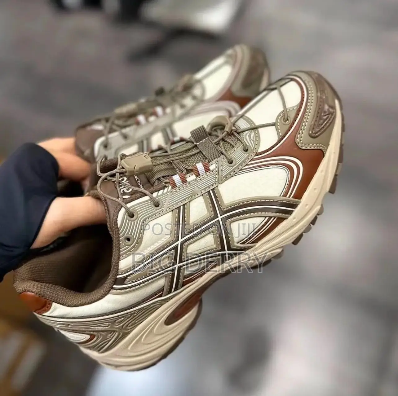Asics Gel Kahana Brown