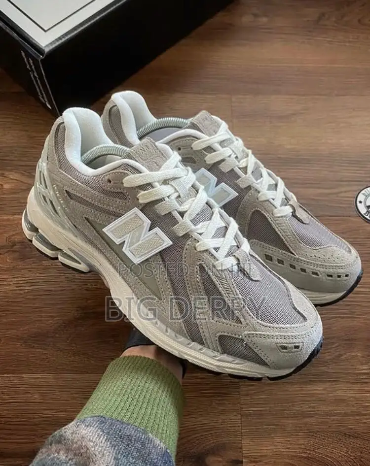 New Balance 1906r Cream