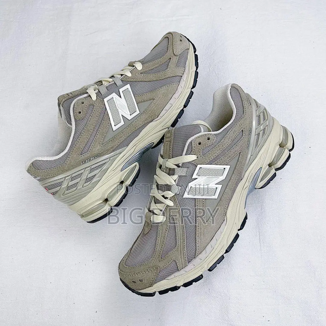 New Balance 1906r Cream