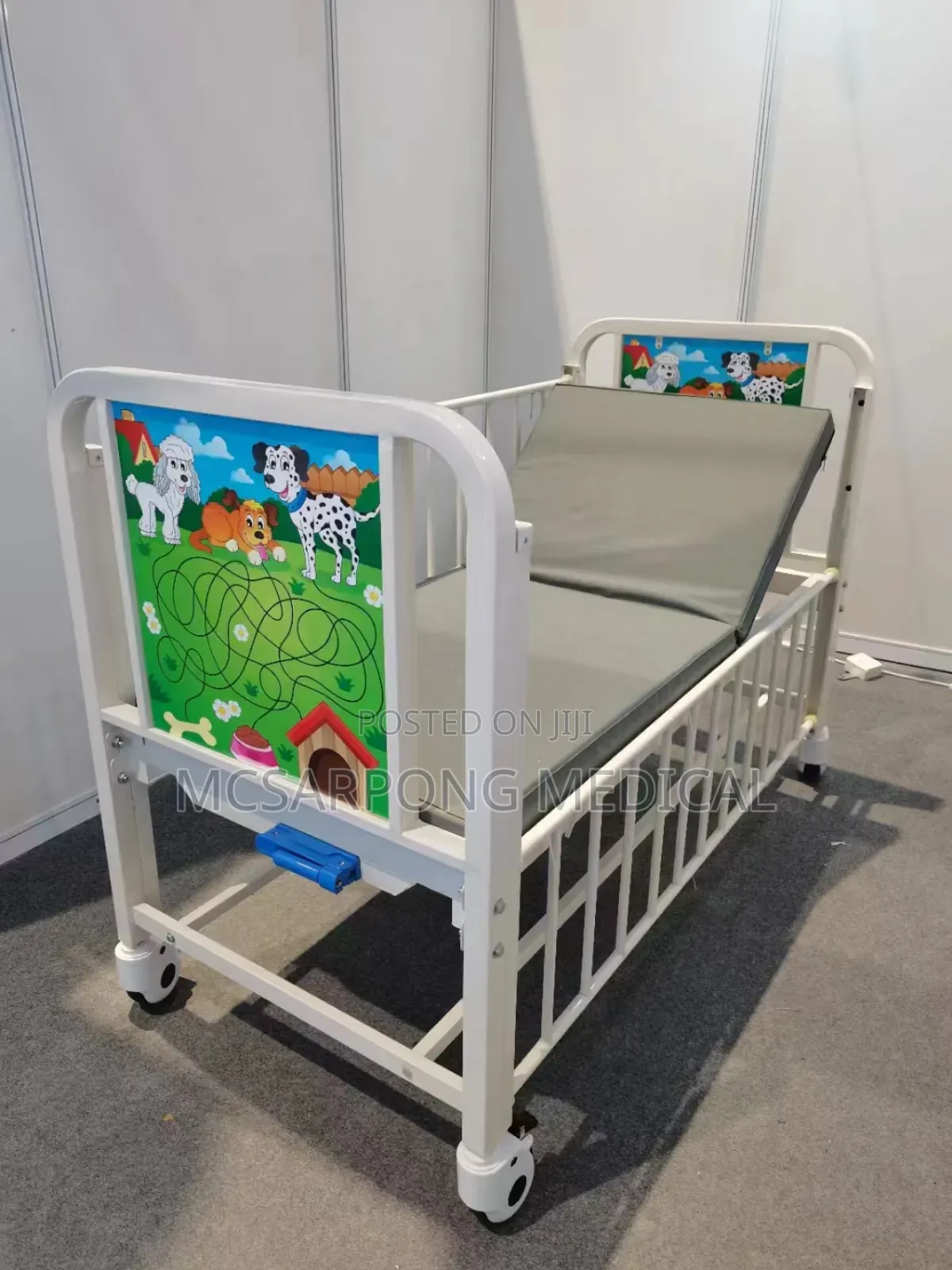 Children Hospital Bed With Complete Accessories