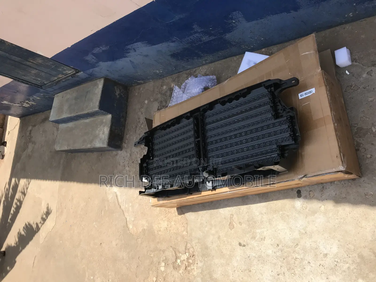 Ford F150 2019 Shutter Grill