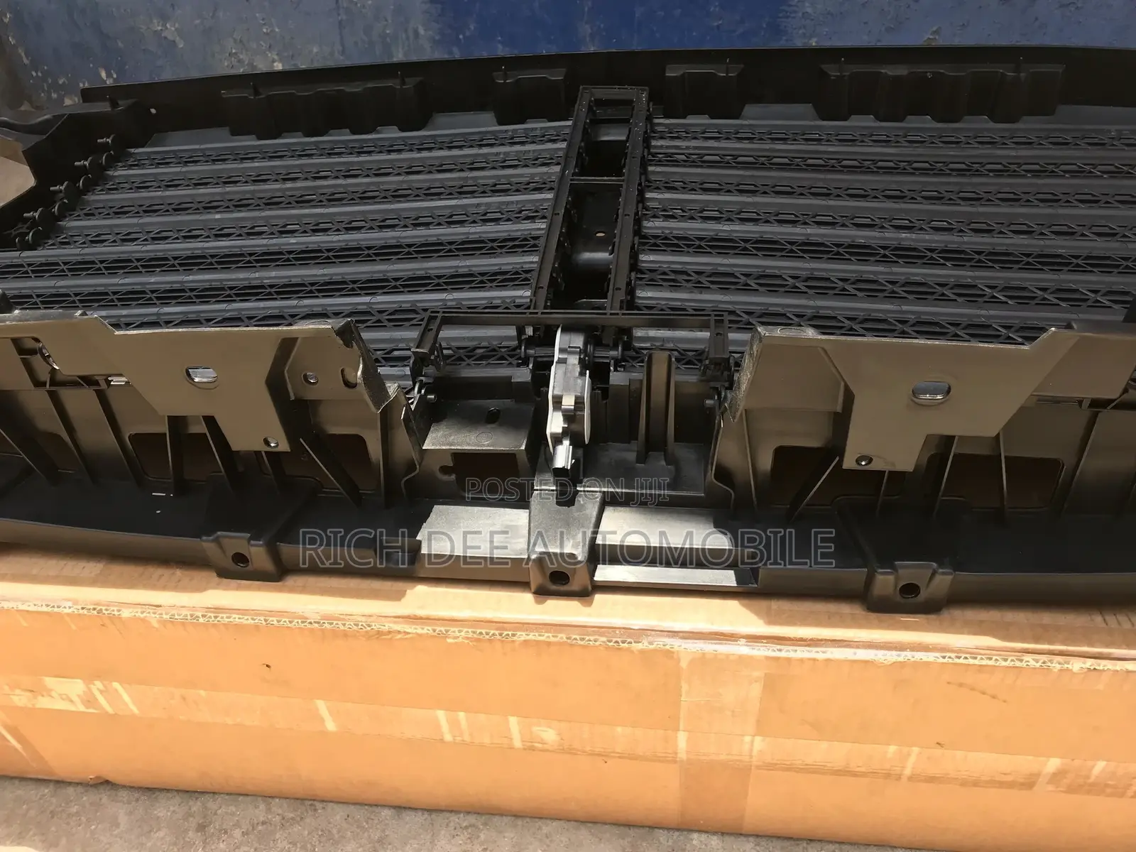 Ford F150 2019 Shutter Grill