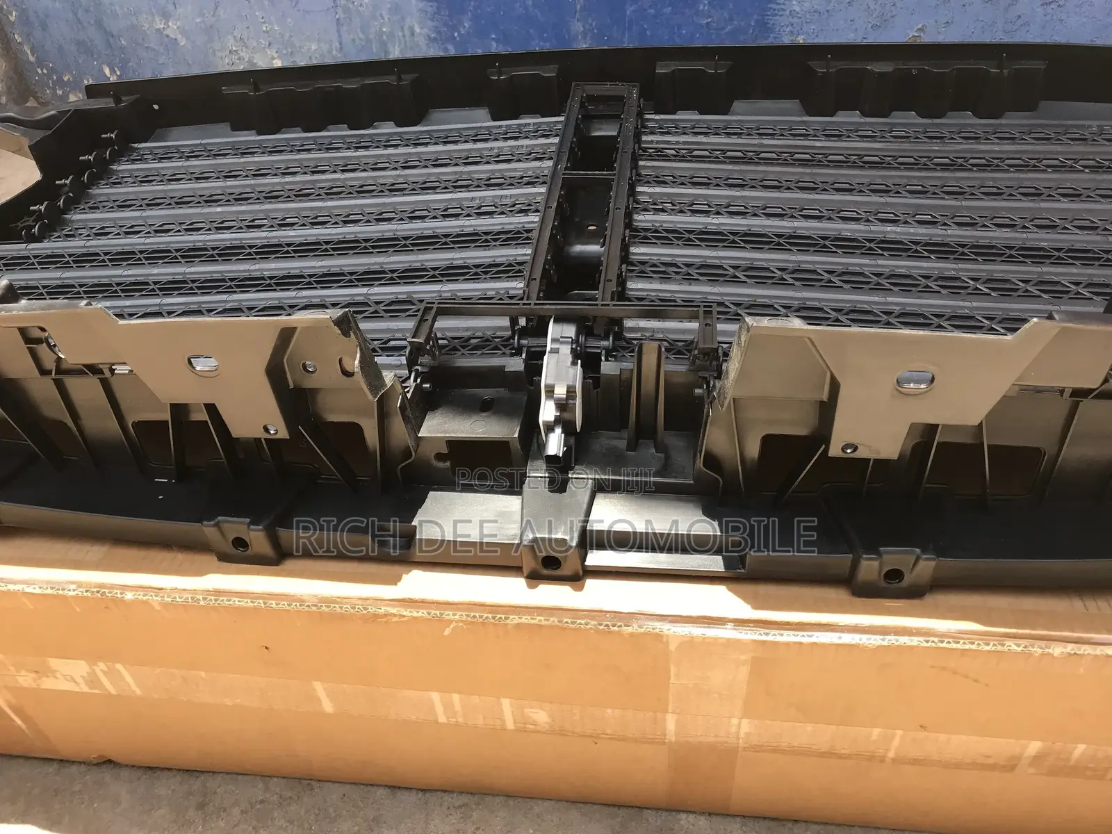 Ford F150 2019 Shutter Grill