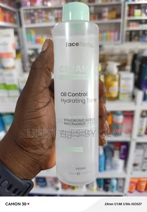 Photo - Ceramide
Oil Control Hydrating Toners