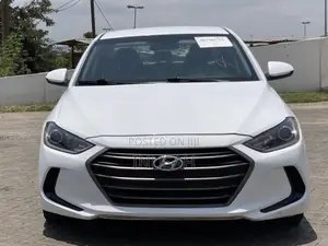 Hyundai Elantra SE Sedan FWD (2.0L 4cyl 6M) 2017 White
