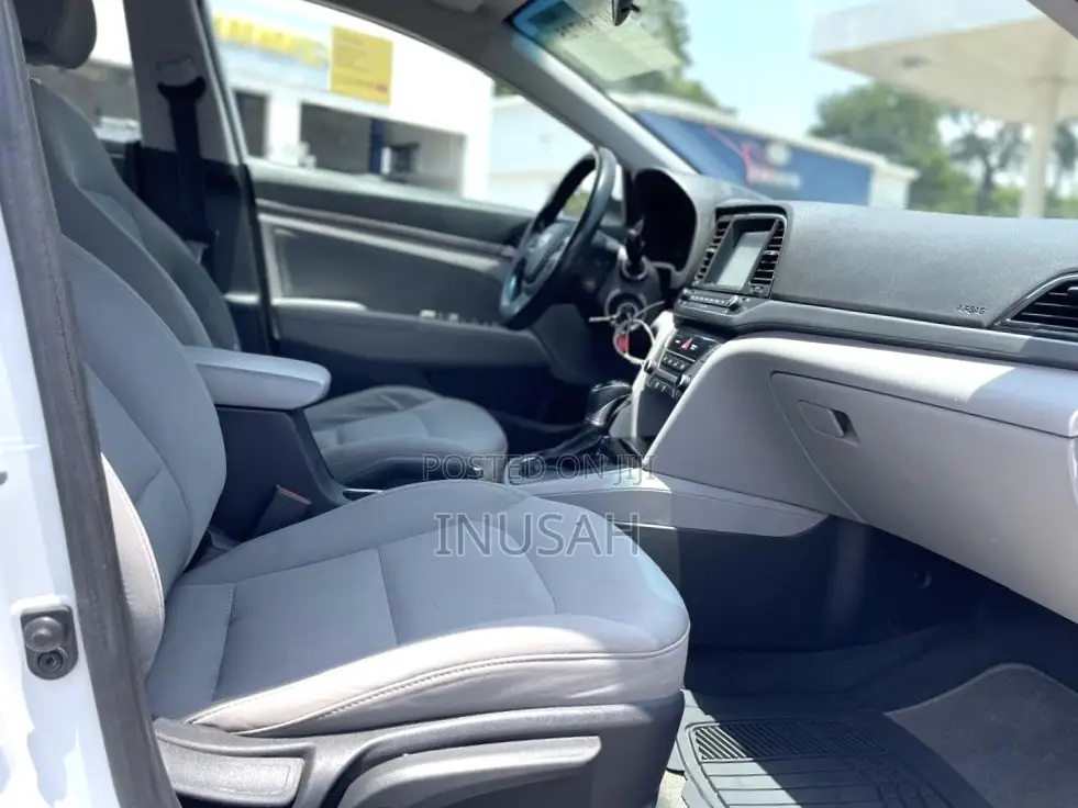 Hyundai Elantra SE Sedan FWD (2.0L 4cyl 6M) 2017 White