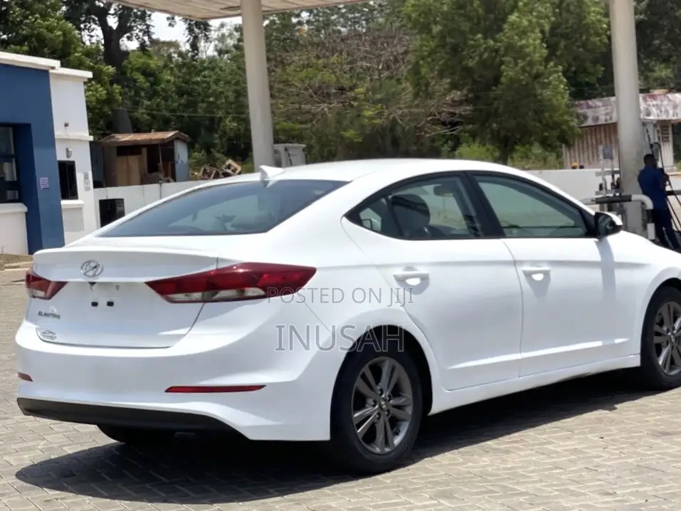 Hyundai Elantra SE Sedan FWD (2.0L 4cyl 6M) 2017 White