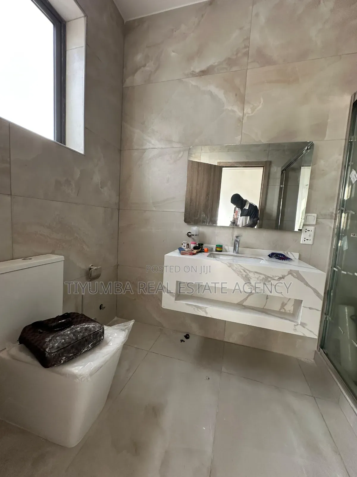 5bdrm House in Tiyumba Real Estate, Adjiriganor for sale